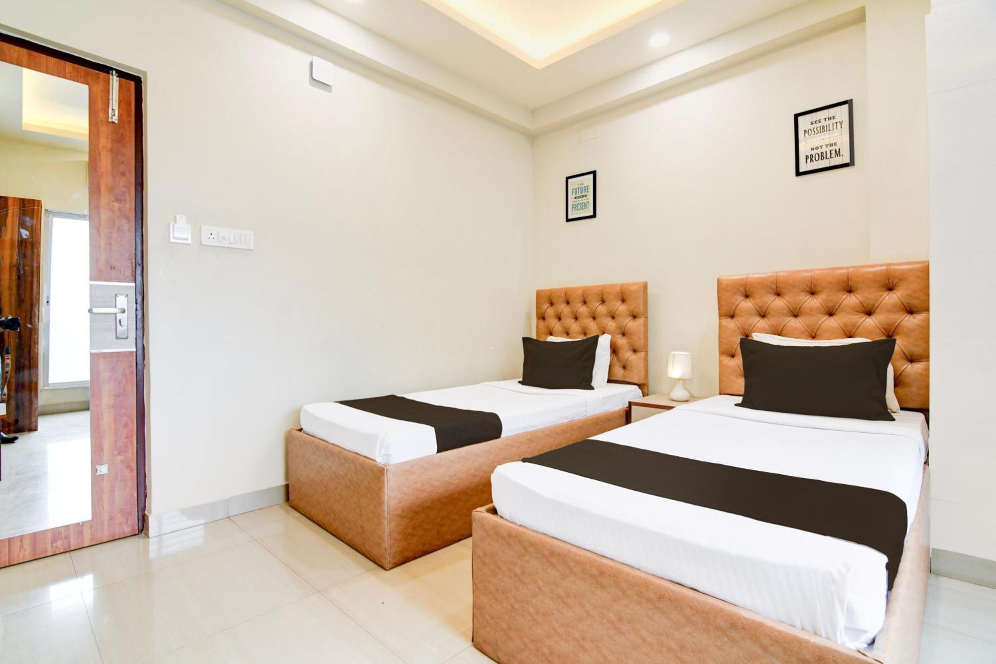 Super Townhouse Kaikhali Near Airport Kolkata Exterior photo